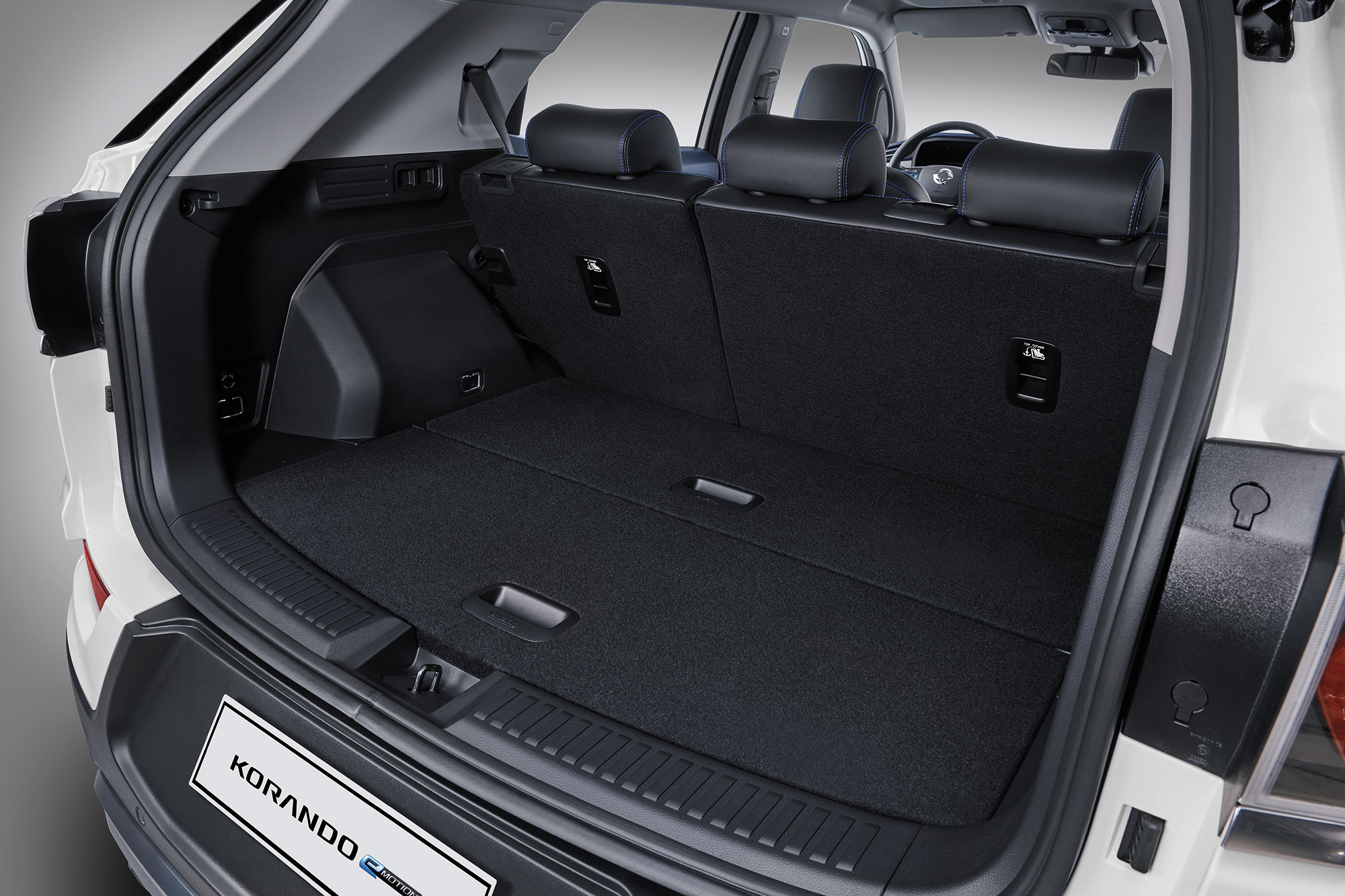 KGM Korando e‑Motion Adaptable luggage board