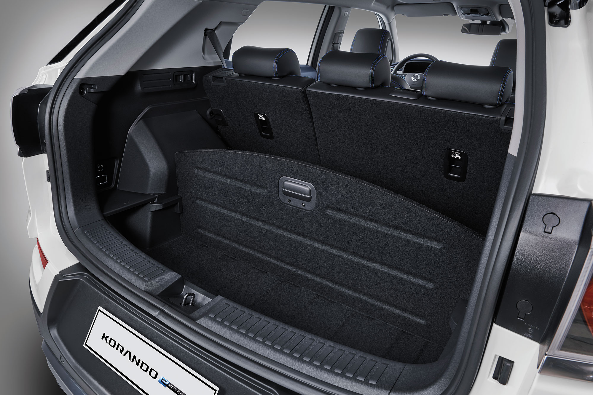 KGM Korando e‑Motion Adaptable luggage board